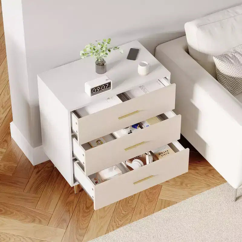 Cassettiera moderna a 3 cassetti con maniglie e gambe dorate per soggiorno, camera da letto