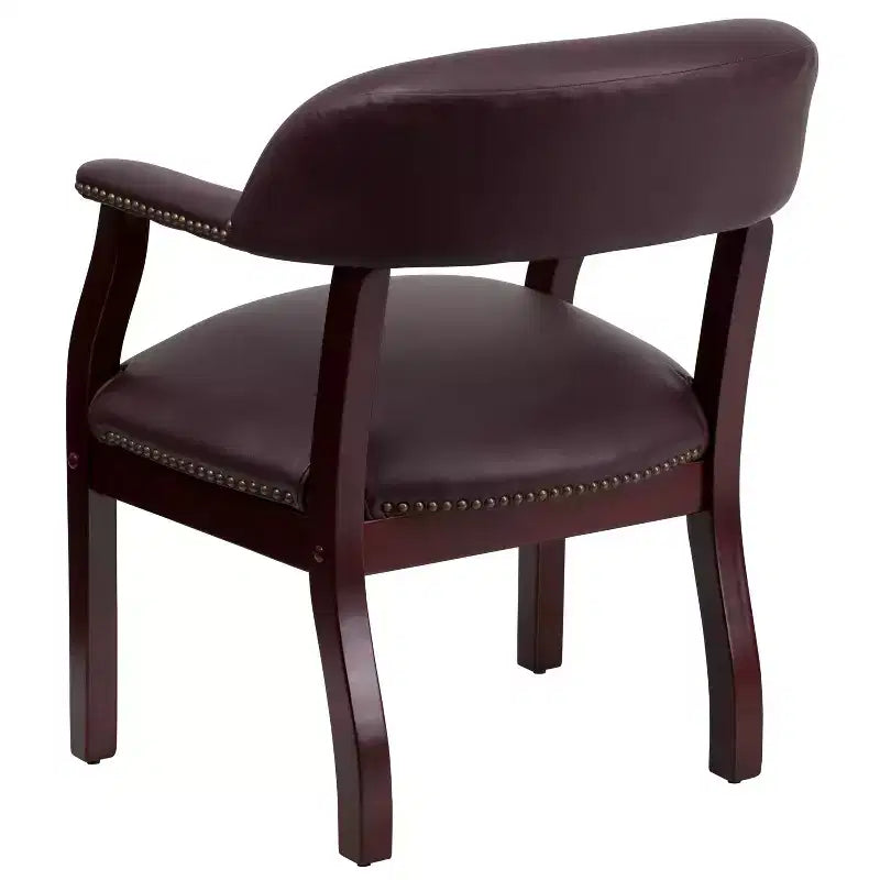 Sedia per conferenze Emma e Oliver con borchie decorative