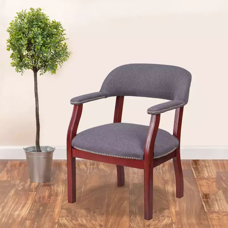 Sedia per conferenze Emma e Oliver con borchie decorative