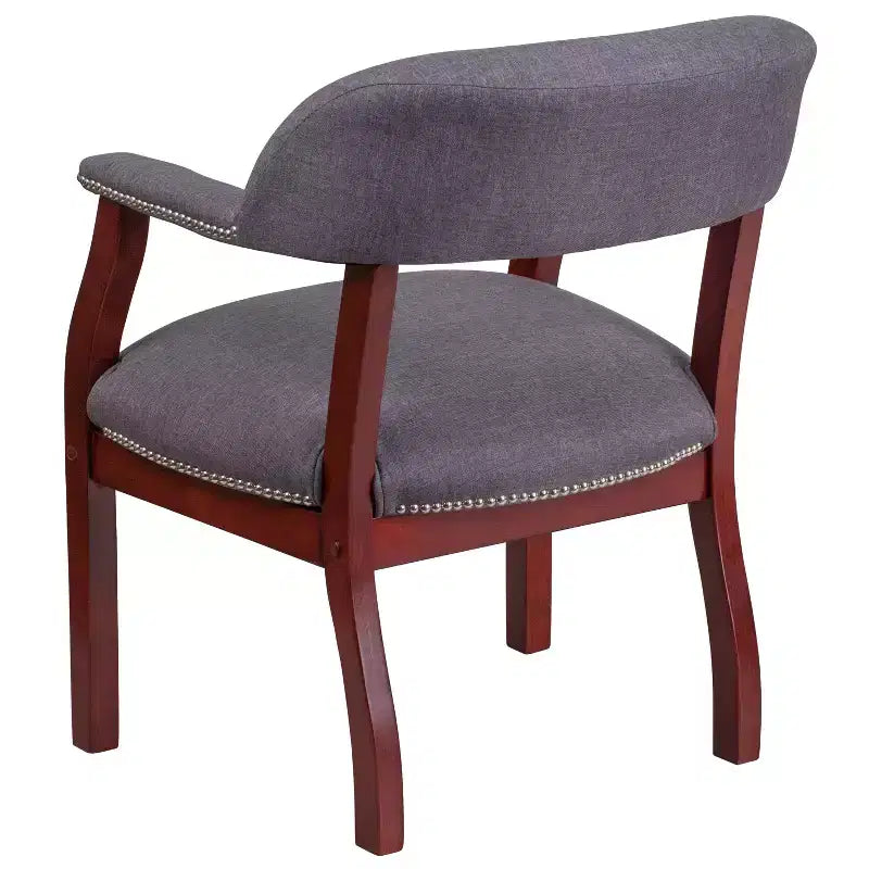 Sedia per conferenze Emma e Oliver con borchie decorative