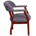 Sedia per conferenze Emma e Oliver con borchie decorative